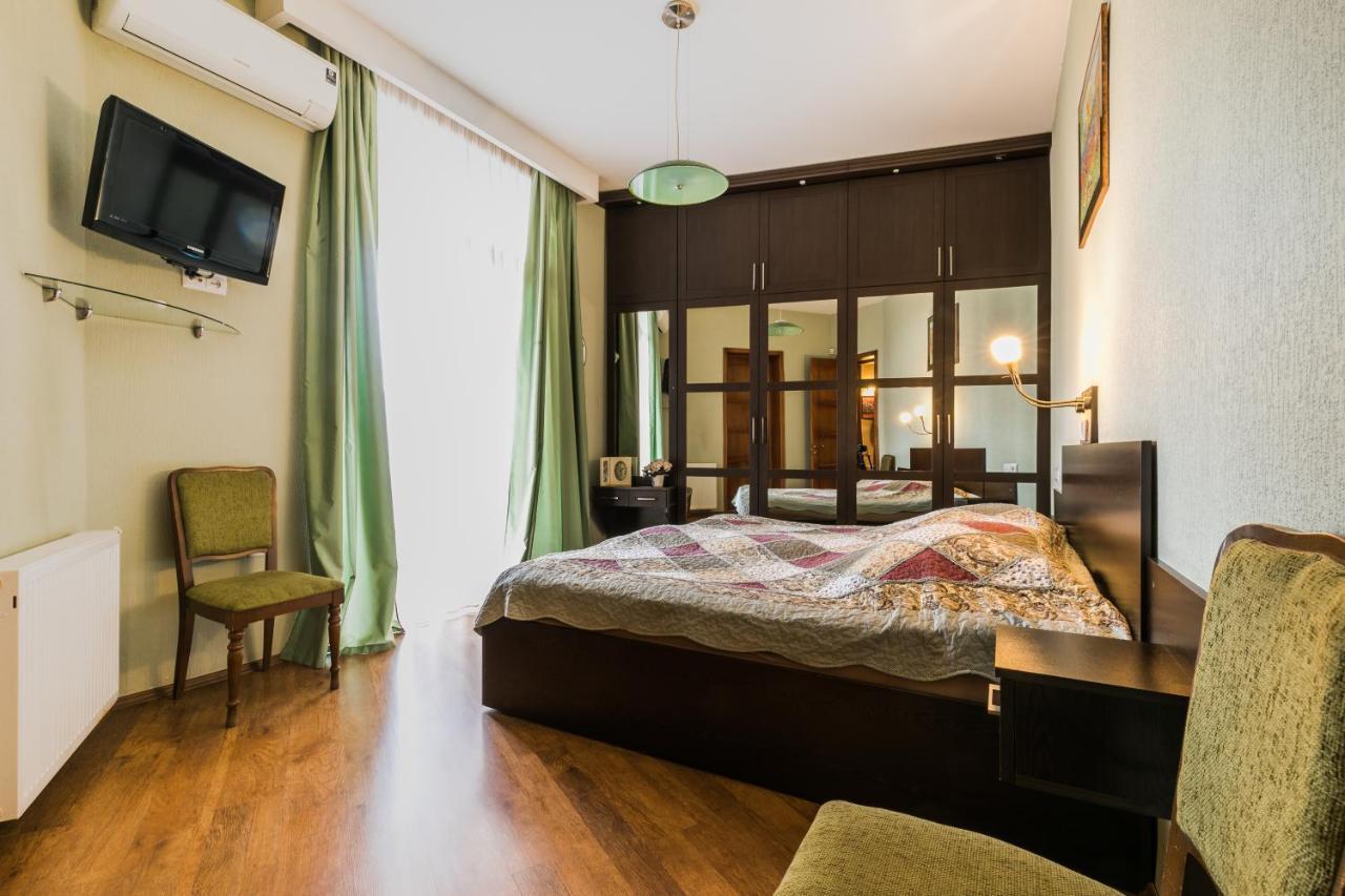 Apartment At 12 Baratashvili Street Tbilisi Exterior photo